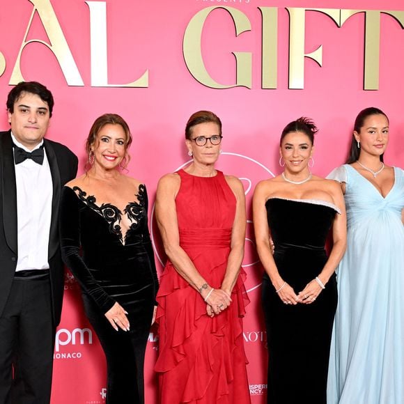 Medy Antony, Maria Bravo, la princesse Stéphanie de Monaco, Eva Longoria, Alexandra Leclerc et Camille Gottlieb lors de la seconde édition du Global Gift Gala à l'hôtel de Paris à Monaco, le 9 octobre 2026. 

© Bruno Bebert / Bestimage