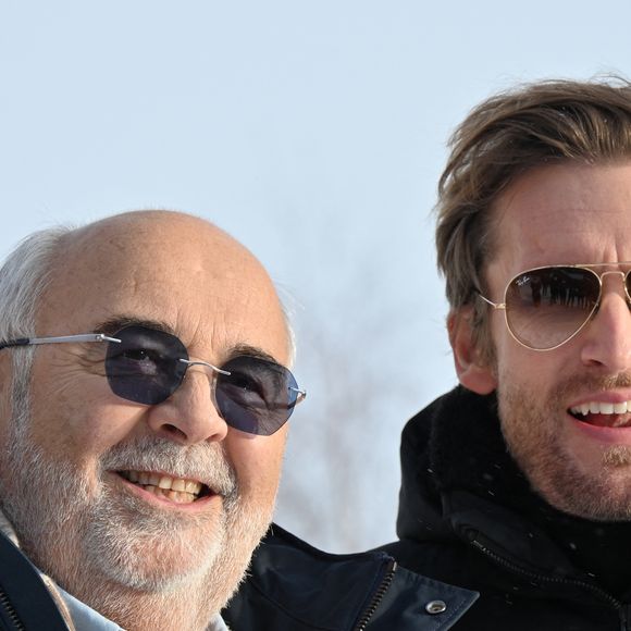 Gérard Jugnot et Philippe Lacheau posant pour le photocall de Mauvaise pioche lors du 29ème Festival du Film de Comédie à L'Alpe d'Huez, France, le 22 janvier 2026. Photo by Mireille Ampilhac/ABACAPRESS.COM