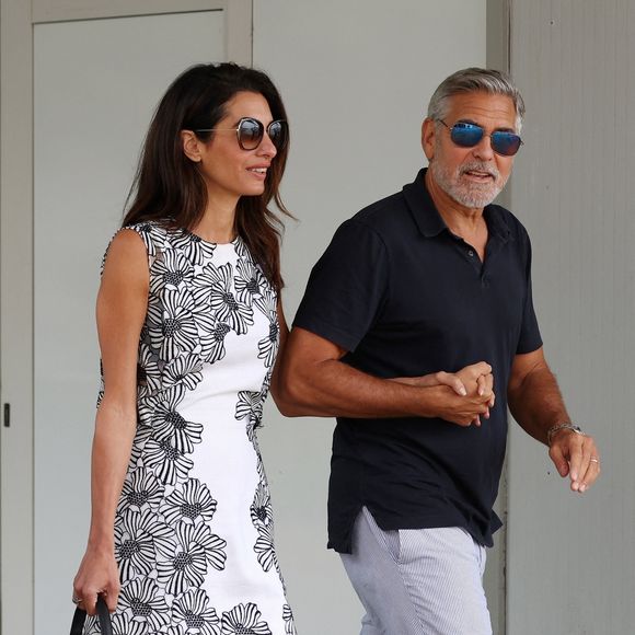 George Clooney et sa femme Amal Alamuddin à destination de l'hôtel Belmond Cipriani en bateau depuis leur arrivée par vol privé à Venise, Italie, le 29 août 2023.
©Backgrid UK/ Bestimage