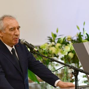 François Bayrou, Premier ministre - Obsèques de J-F.Kahn dans la salle polyvalente de Mussy-sur-Seine, le 29 janvier 2025. Après cet hommage civil en présence de ses proches et notamment du Premier ministre F.Bayrou, le journaliste, décédé le 22 janvier 2025 à 86 ans, sera inhumé dans le cimetière communal dans la plus stricte intimité.
© Romain Doucelin / Bestimage