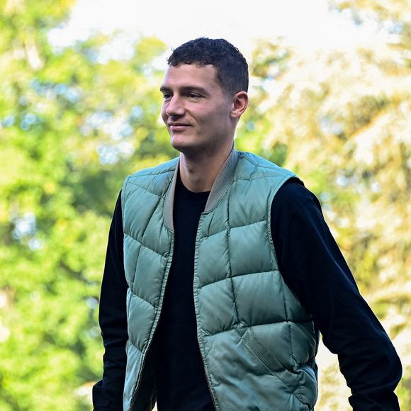 Benjamin Pavard - Les joueurs de l'équipe de France de football arrivent au Centre National du Football (CNF) de Clairefontaine-en-Yvelines, France, le 9 octobre 2023. © Federico Pestellini/Panoramic/Bestimage