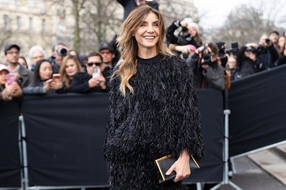 Son périple s'est achevé au théâtre d'Albi pour une représentation. Entre nature et boulot, Clotilde Courau gère cette transition avec une force et une élégance remarquables.

Clotilde Courau - Arrivées au défilé Elie Saab, Collection Haute Couture Printemps/Eté 2026 lors de la Fashion Week de Paris au Musée Rodin, à Paris, France, le 28 janvier 2026. 

© Florian Lavielle/Bestimage