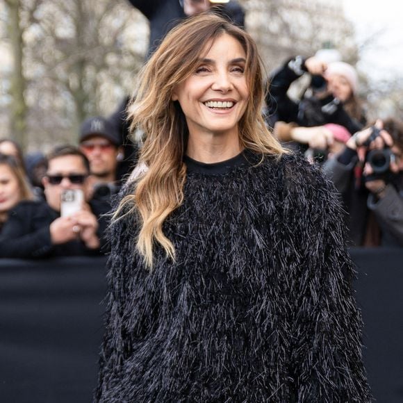 Son périple s'est achevé au théâtre d'Albi pour une représentation. Entre nature et boulot, Clotilde Courau gère cette transition avec une force et une élégance remarquables.

Clotilde Courau - Arrivées au défilé Elie Saab, Collection Haute Couture Printemps/Eté 2026 lors de la Fashion Week de Paris au Musée Rodin, à Paris, France, le 28 janvier 2026. 

© Florian Lavielle/Bestimage