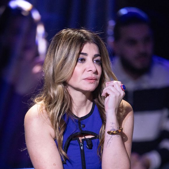 Exclusif - Julie Zenatti lors de l'enregistrement de l'émission "La Boîte à secrets", présentée par F.Bollaert et diffusée le 2 janvier 2026 sur France 3, dans les studios du Lendit à Saint-Denis, France, le 1er décembre 2025. © Cyril Moreau/Bestimage