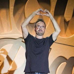 Quinze ans après leur rencontre, Jarry continue de sillonner la France avec son spectacle "Bonhomme".

Exclusif - Jarry - Premier jour de l'enregistrement de l'émission "L'humour à la plage" pour le 1er festival de Juan les Pins à la pinède Gould le 4 juillet 2024.

© JR Santini / Bruno Bebert / Bestimage