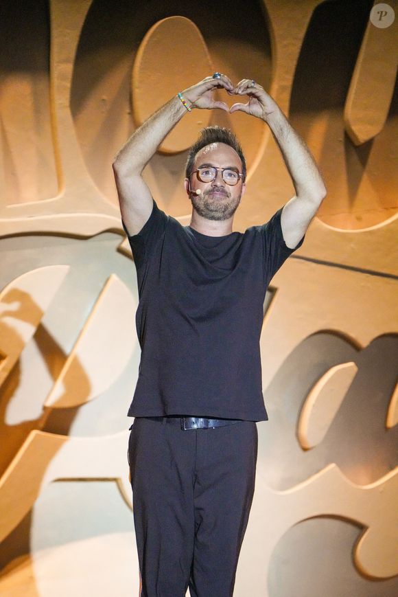 Quinze ans après leur rencontre, Jarry continue de sillonner la France avec son spectacle "Bonhomme".

Exclusif - Jarry - Premier jour de l'enregistrement de l'émission "L'humour à la plage" pour le 1er festival de Juan les Pins à la pinède Gould le 4 juillet 2024.

© JR Santini / Bruno Bebert / Bestimage