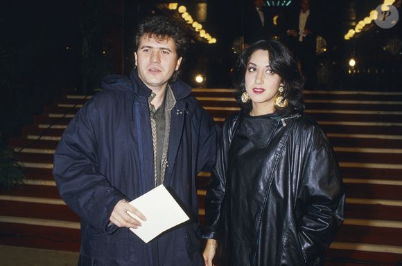 Daniel Balavoine et sa compagne Corinne a la premiere edition des Victoires De La Musique a Paris, France, le 23 novembre 1985. Corinne qui a inspiré au chanteur la chanson L'Aziza, est la mere de ses deux enfants, Jeremie, ne le 15 juillet 1984, et Joana, nee quelques mois apres la disparition de son pere, le 1er juin 1986. Photo by Pascal Baril/ABACAPRESS.COM