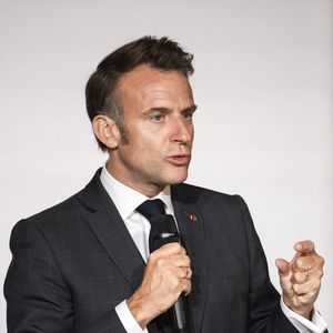 notamment à ce point en commun qu'il partage avec Emmanuel Macron.

Le président Emmanuel Macron - Le Président de la République E.Macron participe à la cérémonie de remise des prix "Non au Harcèlement" au palais de l'Elysée à Paris, le 21 mai 2025.  © Eliot Blondet / Pool / Bestimage