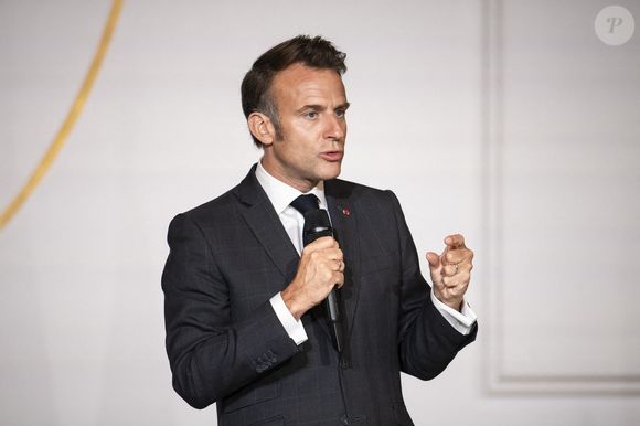 notamment à ce point en commun qu'il partage avec Emmanuel Macron.

Le président Emmanuel Macron - Le Président de la République E.Macron participe à la cérémonie de remise des prix "Non au Harcèlement" au palais de l'Elysée à Paris, le 21 mai 2025.  © Eliot Blondet / Pool / Bestimage