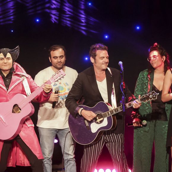 Matthieu Chedid avec son frère Joseph Chedid, sa soeur Anna Chedid et sa fille Billie Chedid au musée Grévin, le 11 septembre 2023. 

Photo : Jack Tribeca / Bestimage