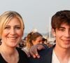 Il se produira le 21 juin à Los Angeles pour la Fête de la musique.

Amanda Sthers et Léon Hesby sur le tapis rouge du prix du court métrage lors du 37ème festival du film de Cabourg (37ème journées romantiques du 14 au 18 juin 2023), à Cabourg, France, le 16 juin 2023. © Coadic Guirec/Bestimage