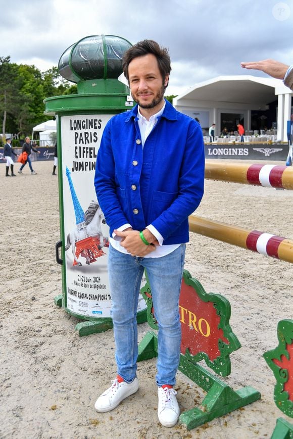 Le chanteur Vianney à la reconnaissance du prix Barnes lors de la 10ème édition du "Longines Paris Eiffel Jumping" à la Plaine de Jeux de Bagatelle à Paris, France, le 22 juin 2024. © Perusseau-Veeren/Bestimage