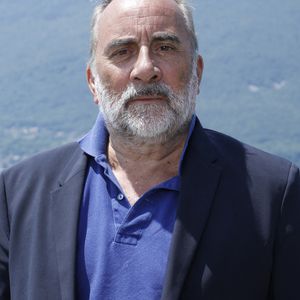 Antoine Duléry, qui est à retrouver dans un nouvel épisode de "Bellefond" diffusé ce mardi soir sur France 3, est attaché depuis sa jeunesse à une toute petite île de 400 habitants

Exclusif - Antoine Duléry sur le ponton du restaurant "Le Lido", lors de la 2ème édition du Festival du Cinéma Français et Gastronomie d'Aix-les-Bains. © Denis Guignebourg / Bestimage