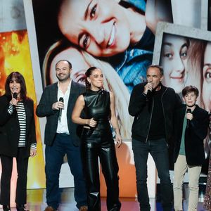 Exclusif - Anabel, Nikos Aliagas, Tim (The Voice kids) entourés des amis et proches de Lara Fabian - Surprises - Enregistrement de l'émission "La Boîte à Secrets N°19" dans les studios de la Cité du Cinéma à Saint-Denis, présentée par F.Bollaert et diffusée le 3 janvier sur France 3
© Christophe Clovis / Bestimage