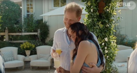 Los Angeles, CA - Le prince Harry se blottit contre Meghan Markle dans la première bande-annonce de son nouveau programme Netflix With Love, Meghan/ La série Netflix, dont la première était prévue pour le 15 janvier 2025, marque une nouvelle étape personnelle pour Meghan, 43 ans, en tant qu'animatrice et productrice exécutive. (Backgrid UK/ Bestimage).