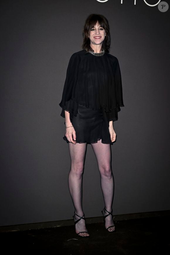 Le soir-même l'actrice n'a pas perdu de temps et s'est rendue au dîner "Women In Motion", organisé par le groupe Kering. 

Charlotte Gainsbourg - Photocall du dîner "Women In Motion, Kering", Place de la Castre lors du 78ème Festival International du Film de Cannes le 18 mai 2025. © Olivier Borde/Bestimage