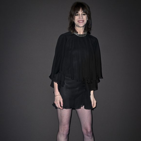 Le soir-même l'actrice n'a pas perdu de temps et s'est rendue au dîner "Women In Motion", organisé par le groupe Kering. 

Charlotte Gainsbourg - Photocall du dîner "Women In Motion, Kering", Place de la Castre lors du 78ème Festival International du Film de Cannes le 18 mai 2025. © Olivier Borde/Bestimage