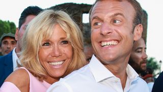 Pour afficher un ventre plat à 72 ans, Brigitte Macron ne se passe pas d'un aliment bien précis : "C'est indispensable pour moi"