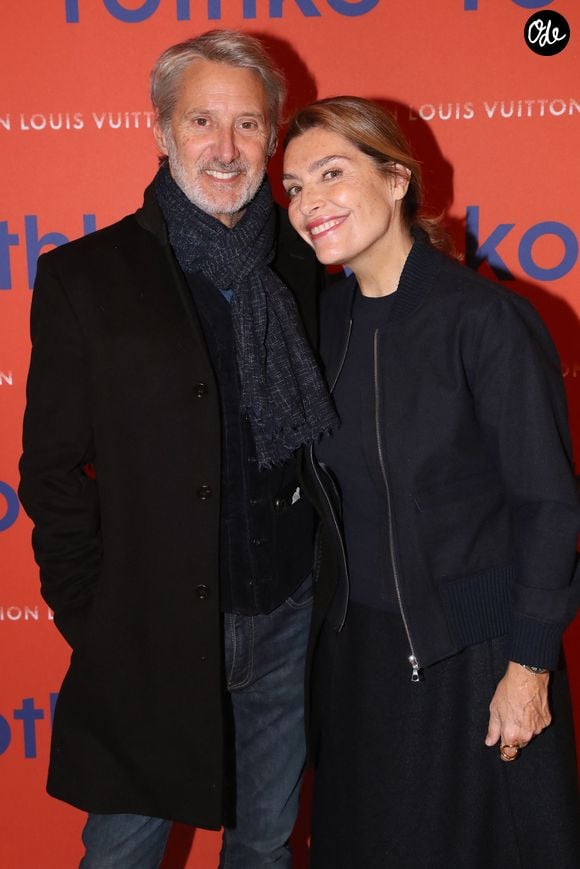 Antoine de Caunes et sa femme Daphné Roulier - Vernissage de l’Exposition Retrospective consacrée au peintre américain Mark Rothko à la Fondation Louis Vuitton. Paris, France, le 17 Octobre 2023. © Bertrand Rindoff / Bestimage