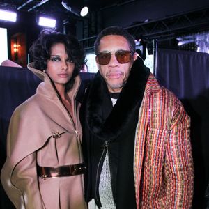 Le rappeur de 58 ans a ajouté : "Un moment hors du temps".
Exclusif - JoeyStarr et sa compagne Pauline Latchoumanin au défilé Julien Paoletti "Collection Prêt-à-Porter Automne/Hiver 2025-2026" lors de la Fashion Week de Paris (PFW), le 10 mars 2025. © Philippe Baldini / Bestimage