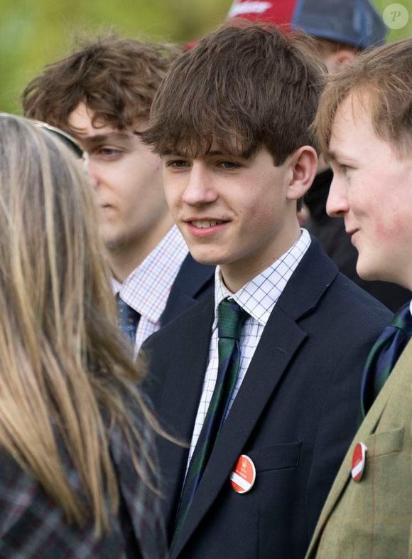 Connaissez-vous James Mountbatten-Windsor ? Vicomte Severn, il est devenu le comte de Wessex lorsque que son père, le prince Edward est devenu le duc d'Édimbourg après le couronnement de son frère, le roi Charles III.


James Mountbatten-Windsor au "Royal Windsor Horse Show 2024" à Windsor, le 4 mai 2024.