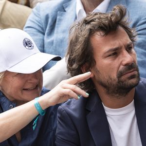 Anne-Élisabeth Lemoine et Bertrand Chameroy en tribunes lors des Internationaux de France de Tennis de Roland Garros 2025, à Paris, France, le 7 juin 2025. © Cyril Moreau/Bestimage