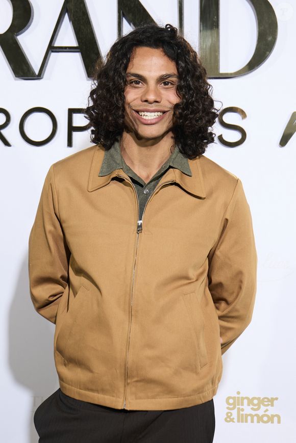 Zakari Kunakey - Première édition des Trophées Madame – Le Grand Dîner dans le cadre prestigieux de l'hôtel Peninsula à Paris le 6 mars 2025. Cet événement d’exception a réuni des figures influentes du monde de la culture, du sport, du luxe et de l’entrepreneuriat, venues célébrer les femmes qui façonnent et inspirent notre époque.
Placée sous le signe de l’excellence, de l’innovation et de l’audace, cette soirée a mis à l’honneur des personnalités féminines remarquables, sélectionnées pour leur impact et leur engagement dans leur domaine respectif.
Le trophée exclusif des « Trophées Madame » a été conçu par l’artiste de street art Leloluce, incarnant la force et la résilience des femmes d’aujourd’hui.
Les lauréates ont été choisies par un comité d’expertes influentes, issues du mouvement Women With Impact et reconnues pour leur discernement et leur engagement en faveur de la promotion des femmes. © Cyril Moreau/Bestimage