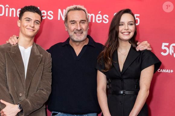 Mallory Wanecque était nommée dans la catégorie meilleure révélation féminine pour L’amour ouf
Mallory Wanecque, Gilles Lellouche, Malik Frikah - Photocall du dîner des nommés 2025 pour la cérémonie des Cesar au Fouquet's à Paris le 10 février 2025 © Olivier Borde /Bestimage