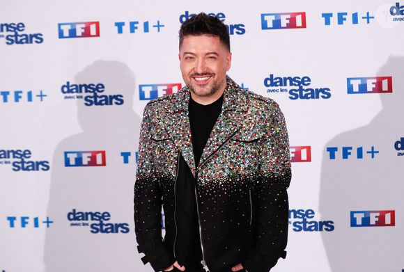 Il s'agit de Chris Marques, très fier de montrer le résultat...

Chris Marques - Photocall du lancement de la saison 2025 de l'émission "Danse avec les stars" (DALS) au siège de TF1 à Boulogne-Billancourt le 16 janvier 2025. © Christophe Clovis / Bestimage