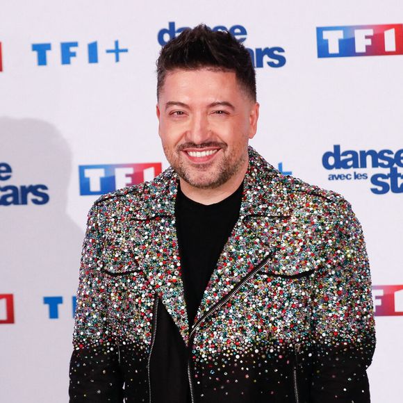 Il s'agit de Chris Marques, très fier de montrer le résultat...

Chris Marques - Photocall du lancement de la saison 2025 de l'émission "Danse avec les stars" (DALS) au siège de TF1 à Boulogne-Billancourt le 16 janvier 2025. © Christophe Clovis / Bestimage