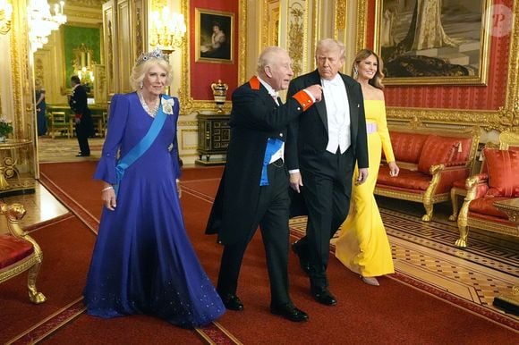 Ses bijoux comprenaient la tiare de saphirs belge, des bracelets Cartier et le collier Greville.

Donald J. Trump (président des Etats-Unis) et la Première dame Melania Trump, le roi Charles III d'Angleterre et Camilla Parker Bowles, reine consort d'Angleterre, le prince William, prince de Galles, et Catherine (Kate) Middleton, princesse de Galles, lors du banquet d'Etat au chateau de Windsor en l'honneur de la visite officielle de président Donald Trump et de la Première dame Melania au Royaume-Uni, 17 septembre 2025
© PA Photo/ Bestimage