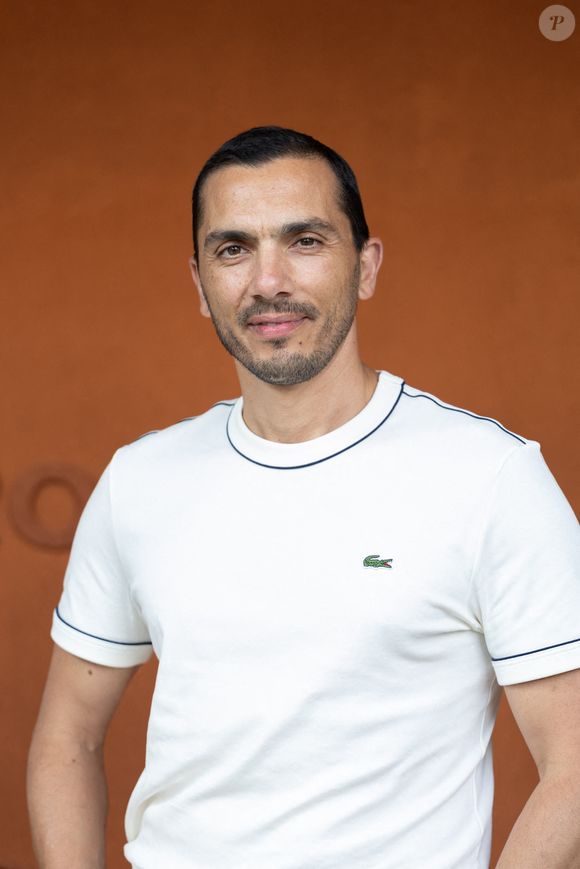 Mais c'est grâce à la série "Engrenages" qu'il se fera véritablement connaitre du grand public. P

Samir Boitard lors de la session nocturne au Village pendant l’Open de France 2025 à Roland Garros, le 2 juin 2025 à Paris, France. Photo par Nasser Berzane/ABACAPRESS.COM