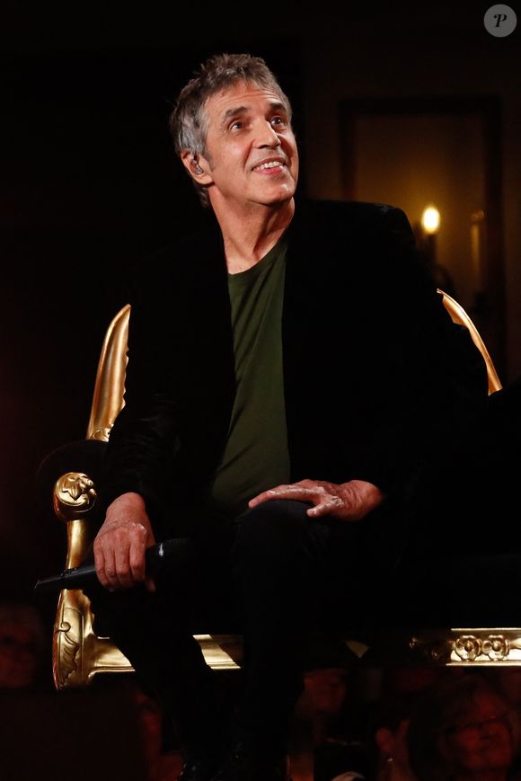 Exclusif - Julien Clerc lors de l'enregistrement de l'émission "Serge Lama, le dernier rappel" présentée par F. Bollaert, diffusée le vendredi 21 novembre 2025 sur France 3 à 21h10, au théâtre Marigny à Paris, France, le 29 avril 2025. © Clovis-Moreau/Bestimage