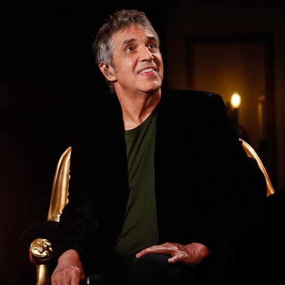 Exclusif - Julien Clerc lors de l'enregistrement de l'émission "Serge Lama, le dernier rappel" présentée par F. Bollaert, diffusée le vendredi 21 novembre 2025 sur France 3 à 21h10, au théâtre Marigny à Paris, France, le 29 avril 2025. © Clovis-Moreau/Bestimage