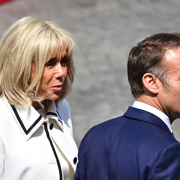 Brigitte Macron a pu compter sur le soutien indéfectible de son mari, Emmanuel Macron. 

Le président Emmanuel Macron et Brigitte Macron - Cérémonie du 145ème défilé militaire du 14 juillet, jour de la Fête Nationale, avenue des Champs-Elysées à Paris.
© Christian Liewig / Bestimage