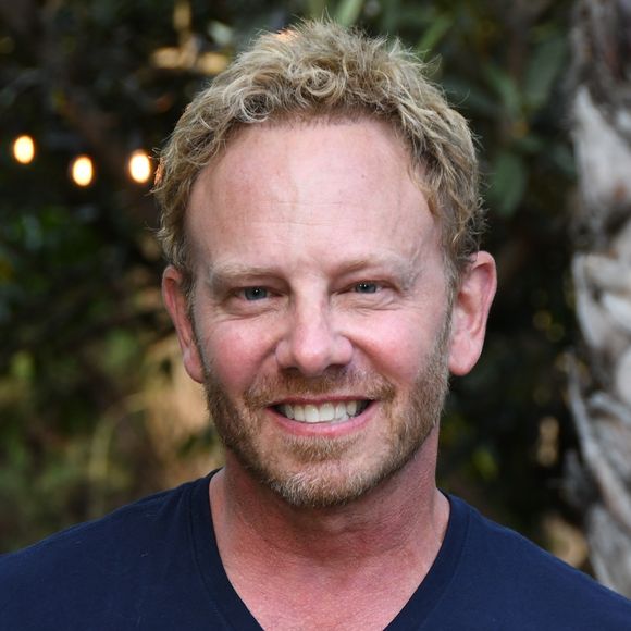 TF1 annonce la participation de Ian Ziering, acteur américain révélé en 1990 dans "Beverly Hills 90210".

Ian Ziering - Première de la série "Paparazzi X-Posed" au 3836 Laurel Canyon Boulevard à Studio City, Los Angeles, le 15 juin 2020.
Backgrid USA / Bestimage