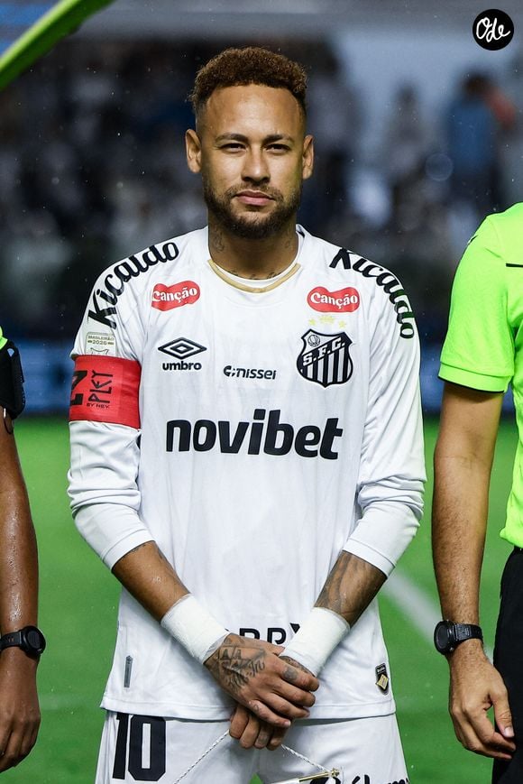 Neymar de Santos lors du match du Brasileirão 2026 entre Santos et Bragantino au stade Vila Belmiro, le 10 mai 2026 à Santos, Brésil.