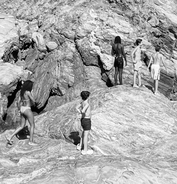 Léa Salamé en vacances en Corse avec famille et amis.