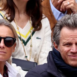 Anne-Sophie Lapix et son mari Arthur Sadoun  dans les tribunes des Internationaux de France de tennis de Roland Garros 2024 à Paris, France, le 2 juin 2024. © Jacovides-Moreau/Bestimage