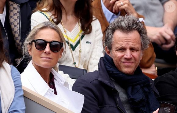 Anne-Sophie Lapix et son mari Arthur Sadoun  dans les tribunes des Internationaux de France de tennis de Roland Garros 2024 à Paris, France, le 2 juin 2024. © Jacovides-Moreau/Bestimage