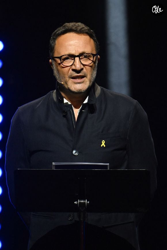 Arthur s'est montré complètement immergé dans la piscine.

Arthur (Jacques Essebag) lors de la soirée hommage "7 octobre - 2 ans après" en mémoire des victimes du 7 octobre et en soutien aux otages du Hamas à la salle Pleyel à Paris le 5 octobre 2025.

© Lionel Urman / Bestimage