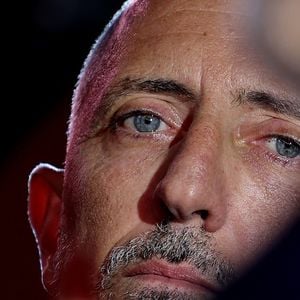 Gad Elmaleh - Soirée de gala "Heroes for Imagine" qui a permis de récolter dix millions d'euros au profit de la recherche contre les maladies génétiques à Paris le 23 septembre 2024.
Depuis sa création en 2015, ce gala organisé tous les deux ans au cœur de l’Institut, propose à la vente des œuvres et des moments d’exception uniques pour soutenir les chercheurs et médecins de l’Institut Imagine, qui œuvrent au quotidien pour comprendre et guérir les maladies génétiques.
Cette vente caritative est fondamentale pour l’avenir d’Imagine. Elle permet d’accélérer ses grands projets stratégiques, de conforter son attractivité, et de répondre aux besoins de la recherche en termes d’équipements et de technologies de pointe, comme en recrutement de talents.
En quatre éditions, HEROES for Imagine a permis de lever plus de 22 millions d’euros.
Et 2024 est une année toute particulière pour l’Institut Imagine qui fête ses 10 ans mais aussi la cinquième édition d’Heroes, actuellement en pleine préparation !
"Grâce à Heroes, la recherche sur les maladies génétiques s'accélère, quels que soient les obstacles, au bénéfice des enfants malades et de leurs familles. Avec virtuosité et engagement, les chercheurs et les médecins de l'Institut Imagine, pratiquent la meilleure science d'aujourd'hui pour inventer la meilleure médecine de demain"

© Dominique Jacovides / Bestimage