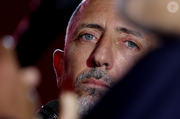 Gad Elmaleh - Soirée de gala "Heroes for Imagine" qui a permis de récolter dix millions d'euros au profit de la recherche contre les maladies génétiques à Paris le 23 septembre 2024.
Depuis sa création en 2015, ce gala organisé tous les deux ans au cœur de l’Institut, propose à la vente des œuvres et des moments d’exception uniques pour soutenir les chercheurs et médecins de l’Institut Imagine, qui œuvrent au quotidien pour comprendre et guérir les maladies génétiques.
Cette vente caritative est fondamentale pour l’avenir d’Imagine. Elle permet d’accélérer ses grands projets stratégiques, de conforter son attractivité, et de répondre aux besoins de la recherche en termes d’équipements et de technologies de pointe, comme en recrutement de talents.
En quatre éditions, HEROES for Imagine a permis de lever plus de 22 millions d’euros.
Et 2024 est une année toute particulière pour l’Institut Imagine qui fête ses 10 ans mais aussi la cinquième édition d’Heroes, actuellement en pleine préparation !
"Grâce à Heroes, la recherche sur les maladies génétiques s'accélère, quels que soient les obstacles, au bénéfice des enfants malades et de leurs familles. Avec virtuosité et engagement, les chercheurs et les médecins de l'Institut Imagine, pratiquent la meilleure science d'aujourd'hui pour inventer la meilleure médecine de demain"

© Dominique Jacovides / Bestimage
