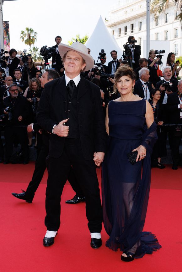 John C. Reilly et sa femme Alison Dickey - Montée des marches de la cérémonie de clôture du 78ème Festival International du Film de Cannes, au Palais des Festivals à Cannes. Le 24 mai 2025
© Jacovides-Moreau / Bestimage