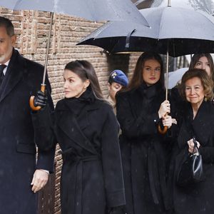 Le roi Felipe (Le roi Felipe VI d'Espagne) et la reine Letizia (La reine Letizia d'Espagne), la reine Sofia (La reine Sofia) et ses petites-filles, la princesse Leonor (La princesse Leonor) et l'infante Sofia (L'infante Sofia d'Espagne), arrivent à la cathédrale orthodoxe grecque de Saint-André et Saint-Démétrius pour assister à un service commémoratif en hommage à Son Altesse Royale la princesse Irène de Grèce, le 17 janvier 2026, à Madrid (Espagne). Photo : José Ruiz/Europa Press/Bestimage