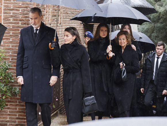 Le roi Felipe (Le roi Felipe VI d'Espagne) et la reine Letizia (La reine Letizia d'Espagne), la reine Sofia (La reine Sofia) et ses petites-filles, la princesse Leonor (La princesse Leonor) et l'infante Sofia (L'infante Sofia d'Espagne), arrivent à la cathédrale orthodoxe grecque de Saint-André et Saint-Démétrius pour assister à un service commémoratif en hommage à Son Altesse Royale la princesse Irène de Grèce, le 17 janvier 2026, à Madrid (Espagne). Photo : José Ruiz/Europa Press/Bestimage
