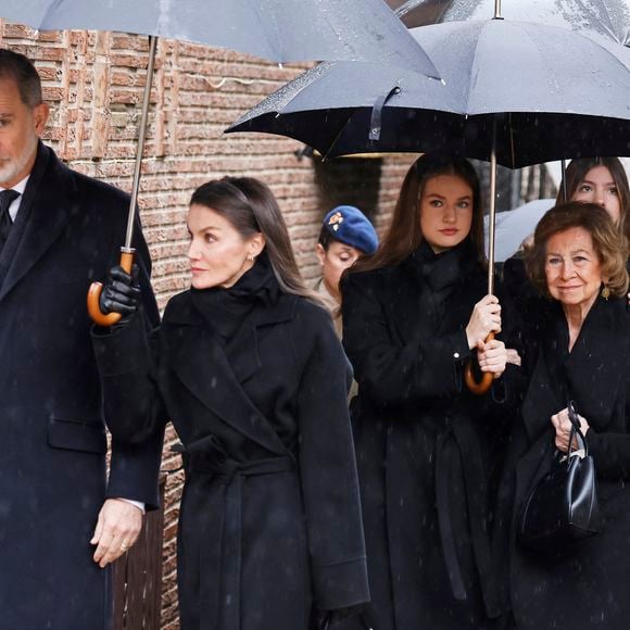 Le roi Felipe (Le roi Felipe VI d'Espagne) et la reine Letizia (La reine Letizia d'Espagne), la reine Sofia (La reine Sofia) et ses petites-filles, la princesse Leonor (La princesse Leonor) et l'infante Sofia (L'infante Sofia d'Espagne), arrivent à la cathédrale orthodoxe grecque de Saint-André et Saint-Démétrius pour assister à un service commémoratif en hommage à Son Altesse Royale la princesse Irène de Grèce, le 17 janvier 2026, à Madrid (Espagne). Photo : José Ruiz/Europa Press/Bestimage