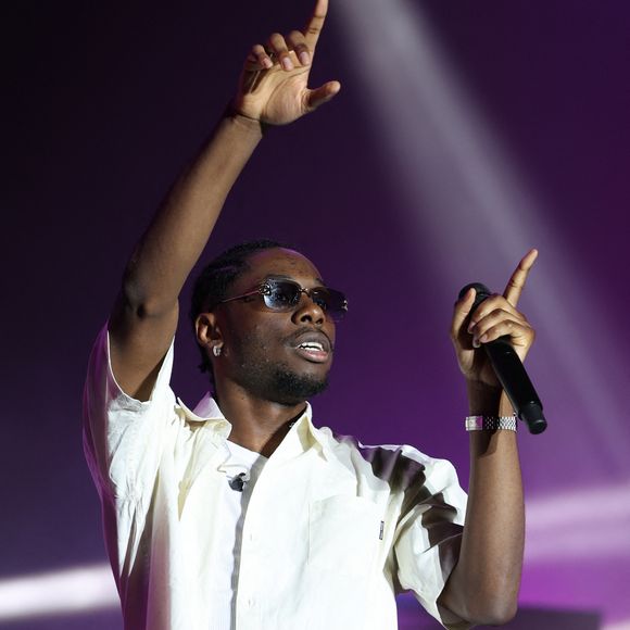 Tiakola en concert à Solidays qui fête cette année ses 25 ans sur la pelouse de l'hippodrome de Longchamp à Paris le 24 juin 2023.
© Jeremy Melloul / Bestimage