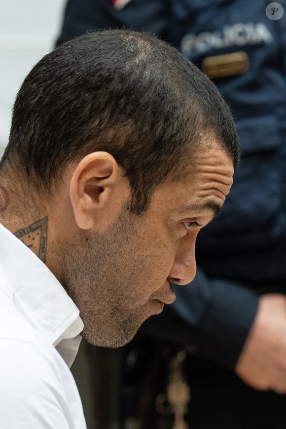 La cour d’appel pointe le manque de "fiabilité" de la plaignante, ainsi que les imprécisions, incohérences et contradictions sur les faits

Le procès du footballeur brésilien Dani Alves, accusé de viol par une jeune femme de 23 ans en décembre 2022, vient de s’ouvrir à Barcelone, le 5 février 2024.