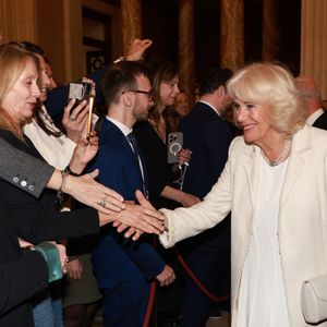 Le roi Charles III d'Angleterre, prononce un discours devant le Parlement italien, en présence de Camilla Parker Bowles, reine consort d'Angleterre, à Rome, le 9 avril 2025. Le couple royal britannique est en visite d'Etat de quatre jours en Italie. Mirrorpix / Bestimage